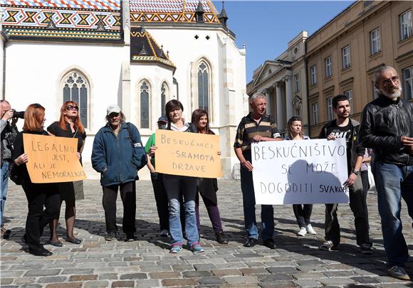 Prosvjed "Klupa nije krevet": Zagreb nije osigurao trajno prenoćište za beskućnike