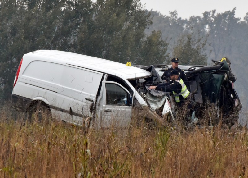 Vinkovci: Poginuo vozač kombija, u nesreći sudjelovao Banožić s osobnim automobilom