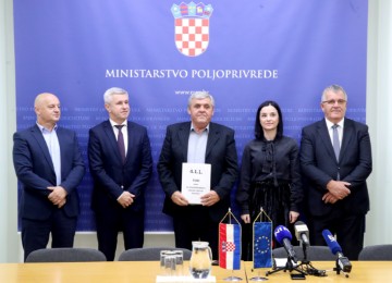 Vučković uručla ugovore korisnicima Programa ruralnog razvoja 