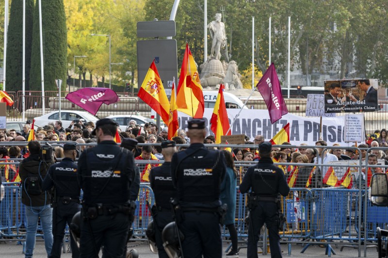 SPAIN INVESTITURE PROTEST