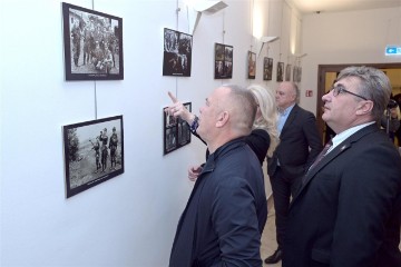 U Saboru otvorena izložba fotografija „Povijest krvavih dana Vukovara 1991.“