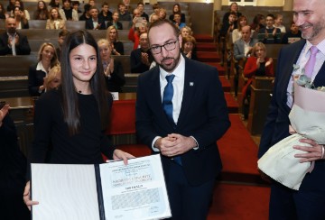 Nagradu Luka Ritz - Nasilje nije hrabrost dobile učenice Nina Dražin i Dora Kubinger