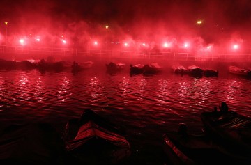 Rijeka: Bakljadom na Mostu branitelja obilježen Dan sjećanja