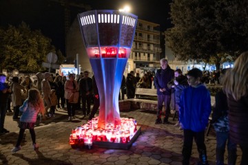 Splićani pale svijeće za Vukovar i Škabrnju