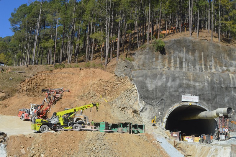 INDIA TUNNEL COLLAPSE