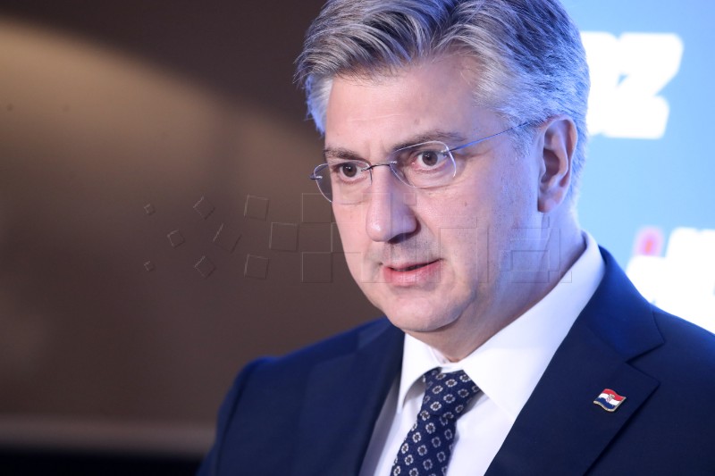 Plenković dao izjavu za medije po završetku sjednice Šireg predsjedništva HDZ-a