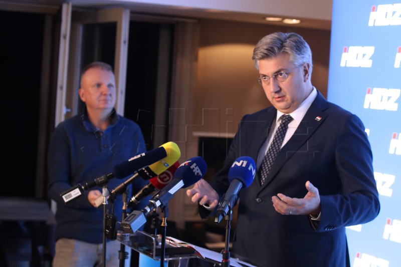 Plenković dao izjavu za medije po završetku sjednice Šireg predsjedništva HDZ-a