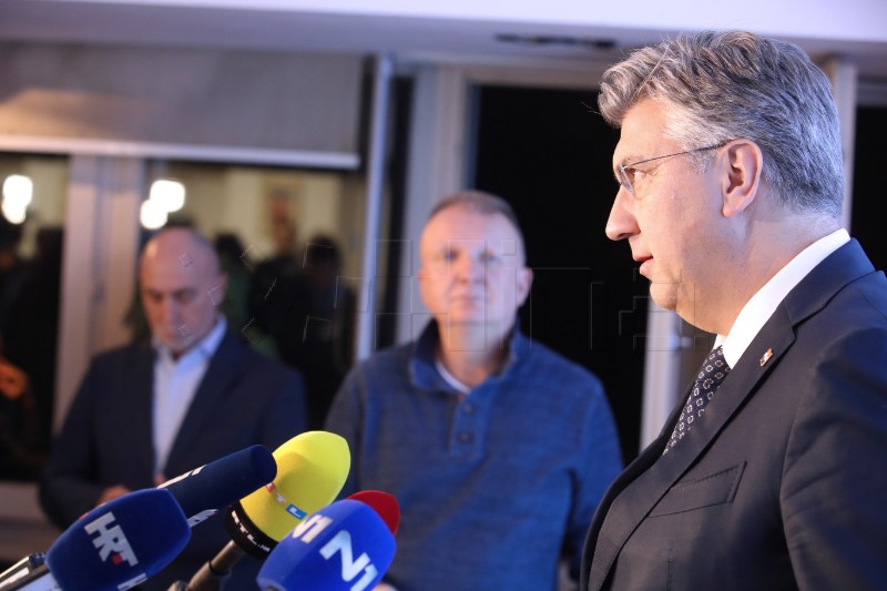 Plenković dao izjavu za medije po završetku sjednice Šireg predsjedništva HDZ-a