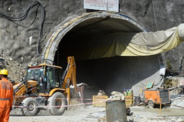 Prve fotografije indijskih radnika devet dana zarobljenih u tunelu 