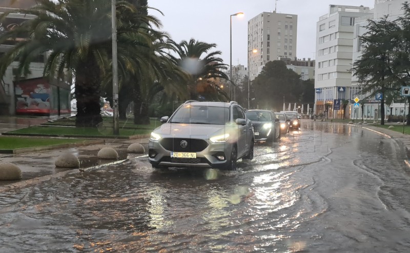 Zadar - Velika količina oborina dovela do kolapsa u prometu