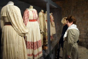 Dubrovnik: Otvorena izložba koja otkriva čaroliju tradicijskog ruha