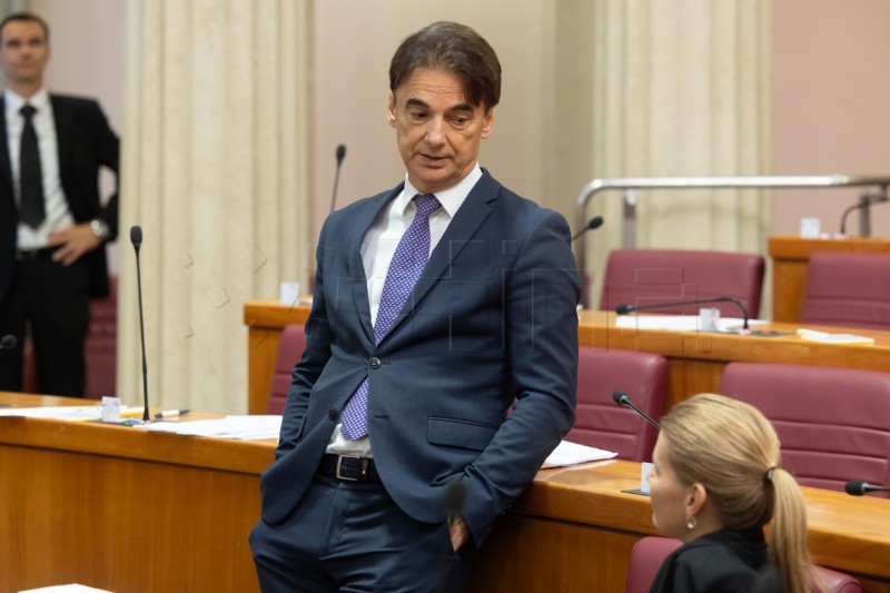 SDP MP: Only one in five new retirees chooses pension from two pillars