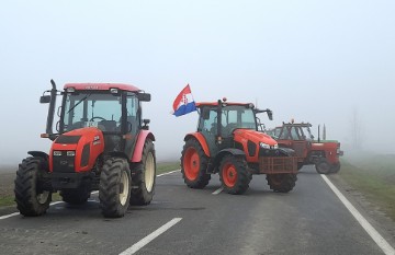 Županja: Nezadovoljni seljaci najavljuju širenje blokada prometnica