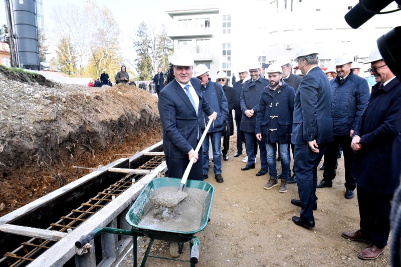 Varaždin: Plenković otvorio Regionalni centar kompetentnosti u zdravstvu