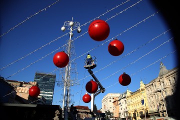 Pripreme za Advent na glavnom zagrebačkom trgu