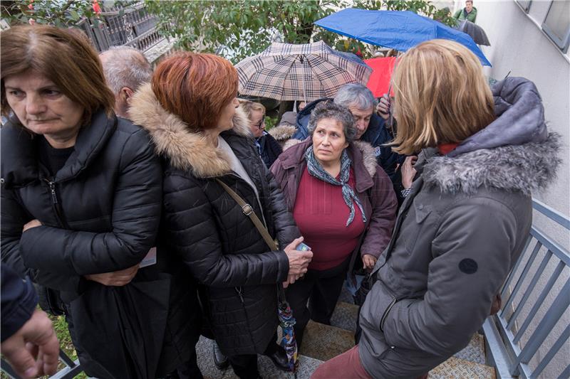 VLADA - Mjere pomoći svinjogojcima i radnicima Dalmacijavina