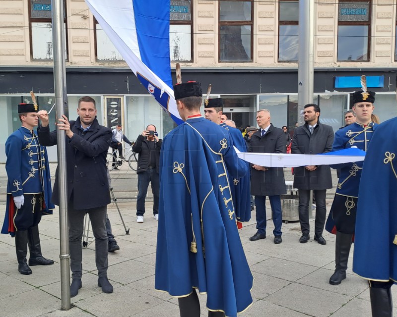 Osijek: Podizanjem gradskog stijega počelo obilježavanje Dana grada