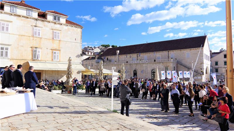 Na Hvaru počinje božićno-novogodišnji program