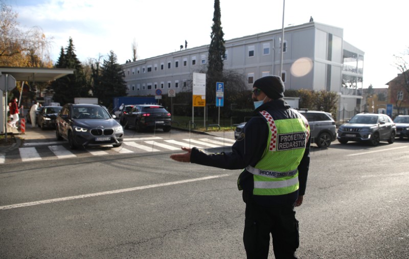 Otvoren drive-in punkt za PCR testiranje na hripavac