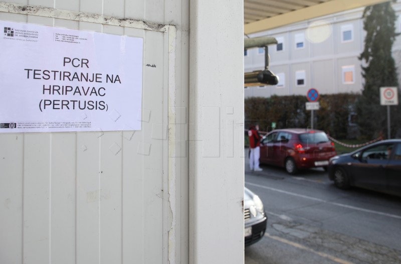 Otvoren drive-in punkt za PCR testiranje na hripavac