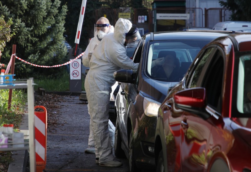 Otvoren drive-in punkt za PCR testiranje na hripavac