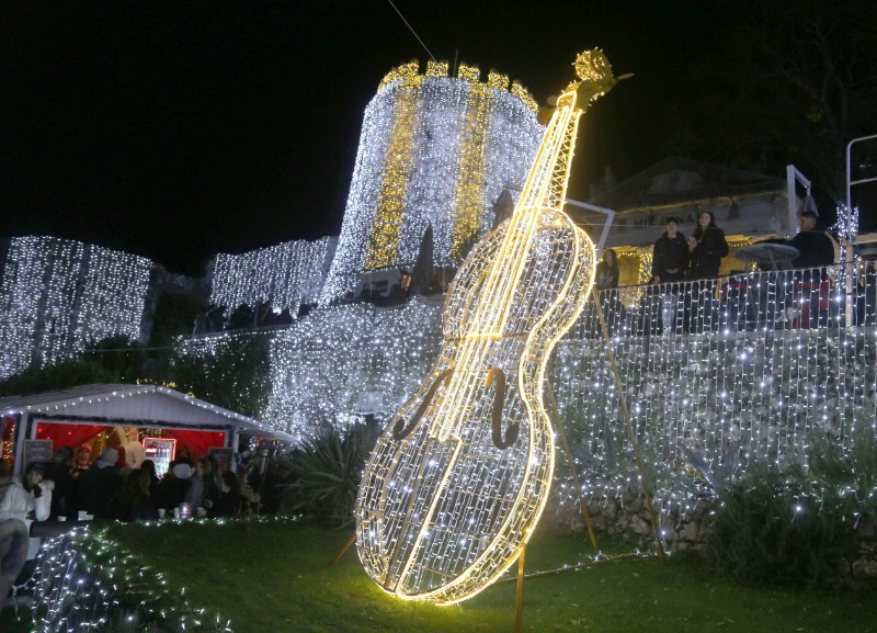 Rijeka: Advent na Trsatu započeo paljenjem sto tisuća lampica