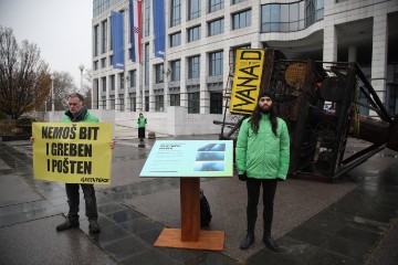 Greenpeace ispred sjedišta Ine