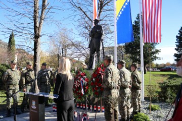 BiH: U Ljubuškom otkriven spomenik heroju Pearl Harboura