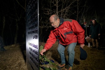 Spomen-ploča za ubijenu obitelji Zec kod Adolfovca na Sljemenu