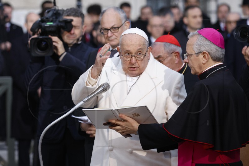 Papa samostalno pročitao Angelus s vatikanskog prozora