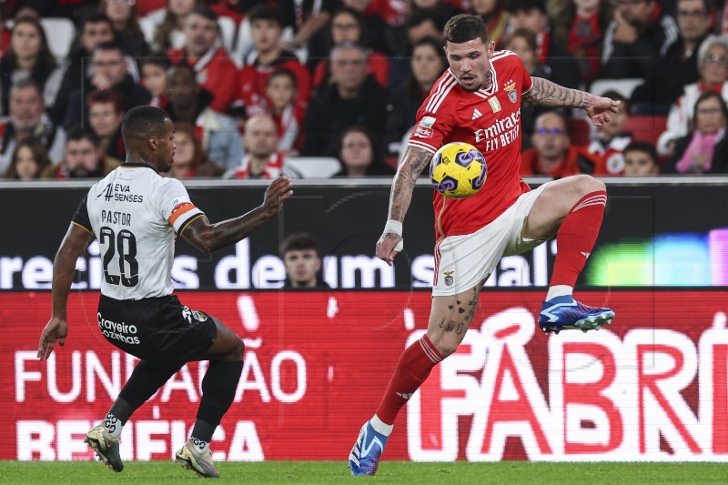 Portugal: Benfica - Farense 1-1, Musi pola sata