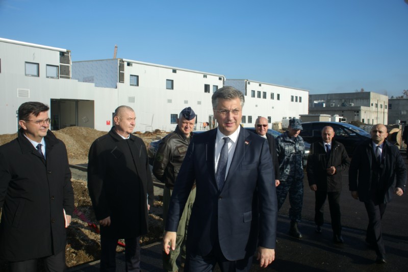 Izgradnja kompleksa za prihvat Rafalea teče prema planu, Plenković obišao kompleks