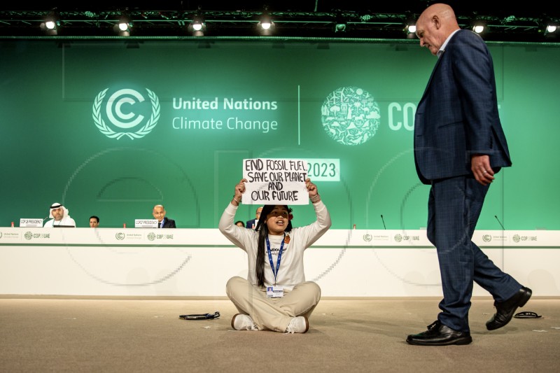 Mlada prosvjednica poručila sudionicima COP28: "Prestanite s fosilnim gorivima" 