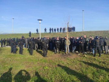 MUP: Policija uočila skupinu navijača i prepratila na Maksimirskih stadion