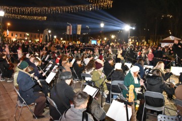 Vinkovci: Tradicionalni božićni koncert s gimnazijskih prozora