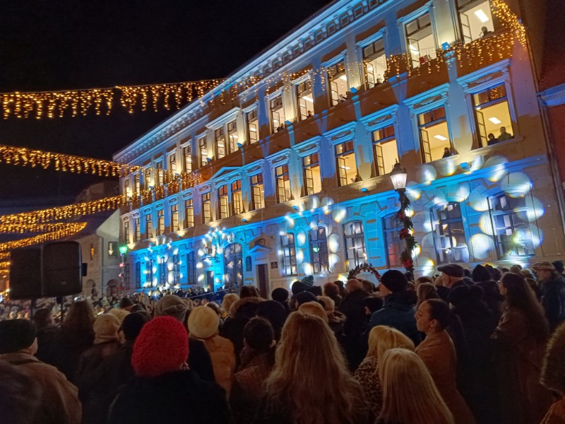 Vinkovci: Tradicionalni božićni koncert s gimnazijskih prozora