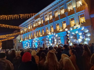 Vinkovci: Tradicionalni božićni koncert s gimnazijskih prozora