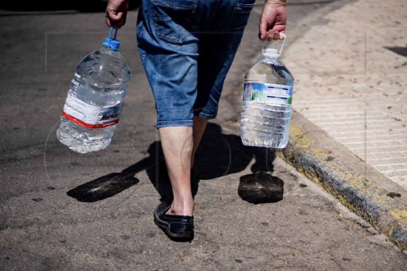 Katalonci pozvani da se ne tuširaju na bazenima i teretanama zbog nedostatka vode