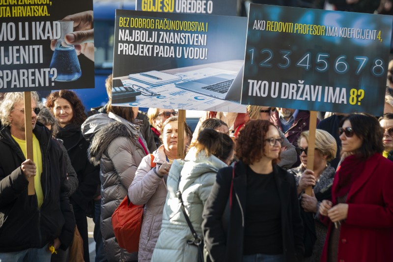 Prosvjedni skup "Dosta filozofiranja o plaćama"