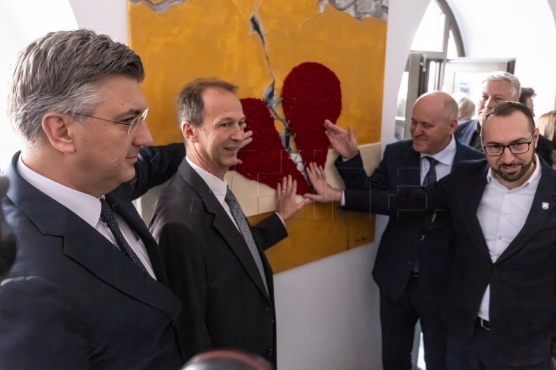 PM, Zagreb mayor visit Tituš Brezovački High School after its € 1.56m reconstruction