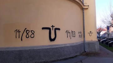 Na pravoslavnoj crkvi u centru Bjelovara iscrtani ustaški grafiti