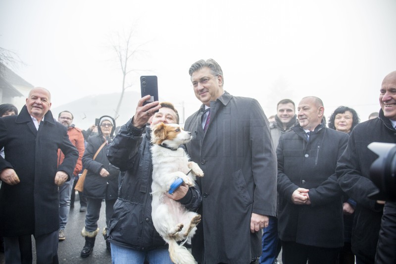 Premijer Plenković posjetio Sisačko-moslavačku županiju