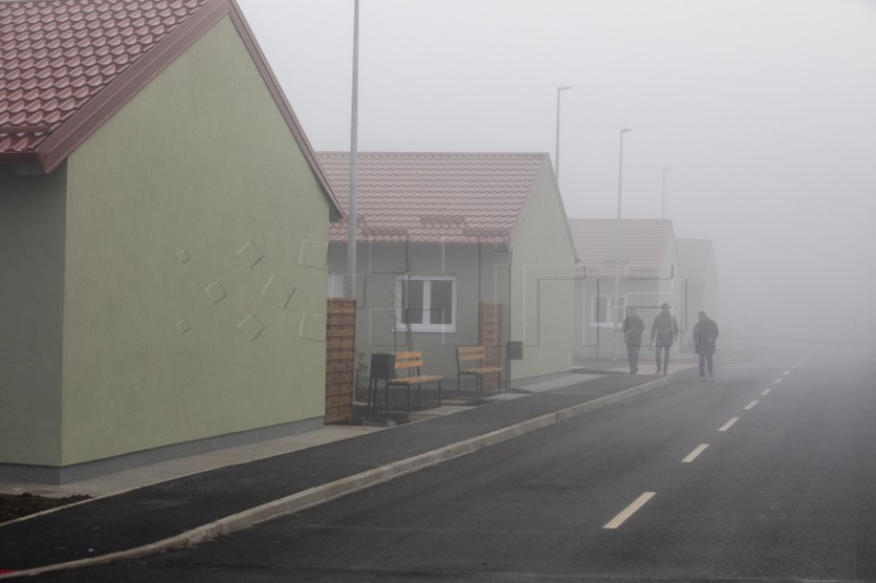 Glina: Županijsko naselje Banovi dvori