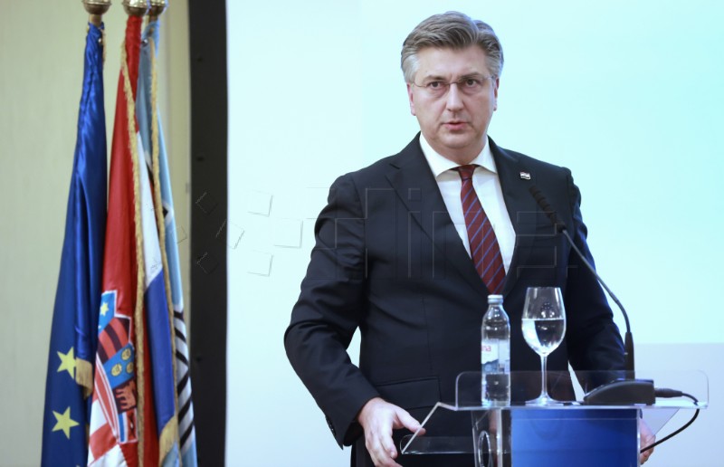 Plenković: Neka Božić nadahne sve optimizmom i snagom