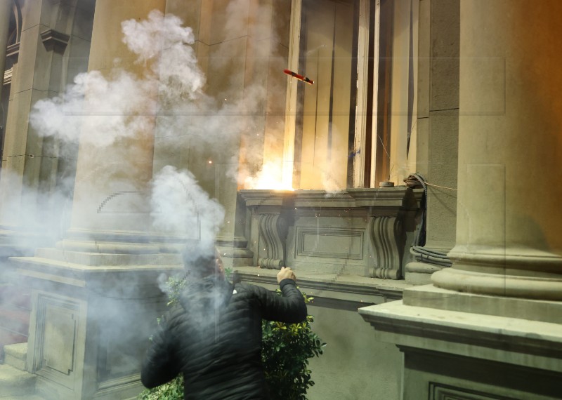 Belgrade: Police disperse protesters, situation calms around midnight