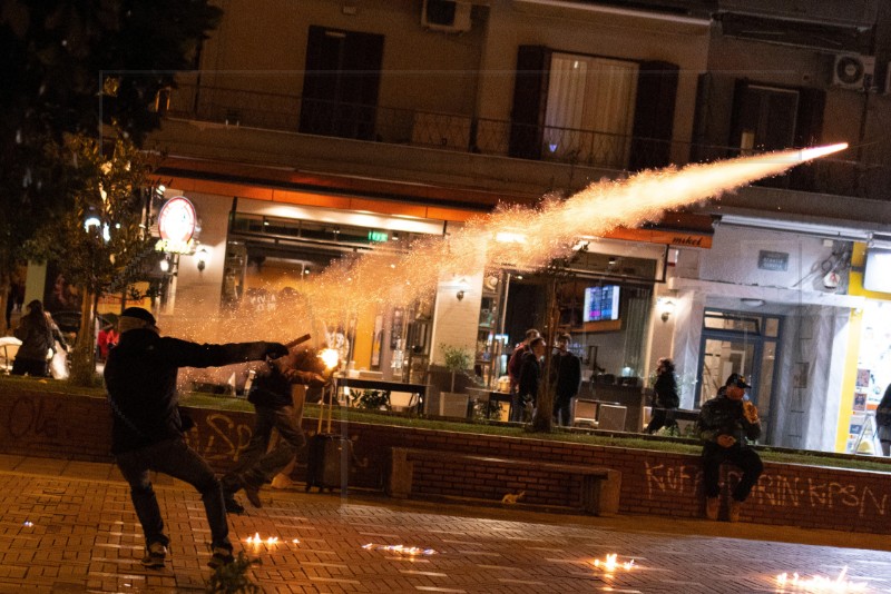 Umro grčki policajac ozlijeđen u navijačkom sukobu