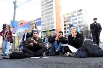 Beograd: U tijeku 24-satna postizborna blokada, studenti traže uvid u birački popis