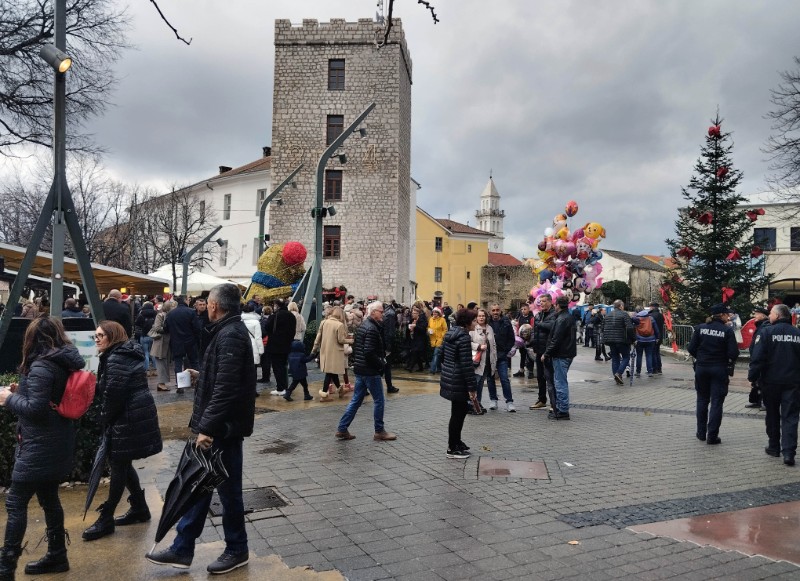 5,000 in Novi Vinodolski make Noon Toast to New Year