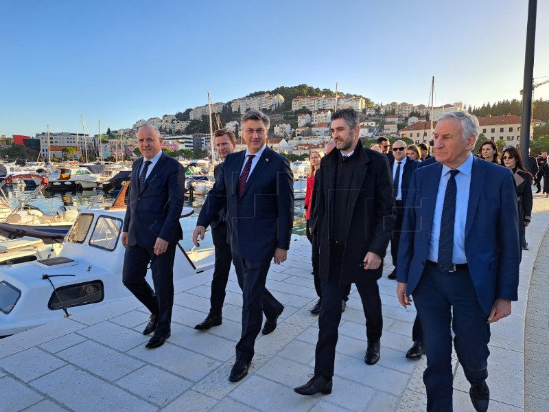 Dubrovnik: Plenković obišao rekonstruiranu Lapadsku obalu