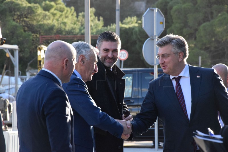 Dubrovnik: Plenković obišao rekonstruiranu Lapadsku obalu